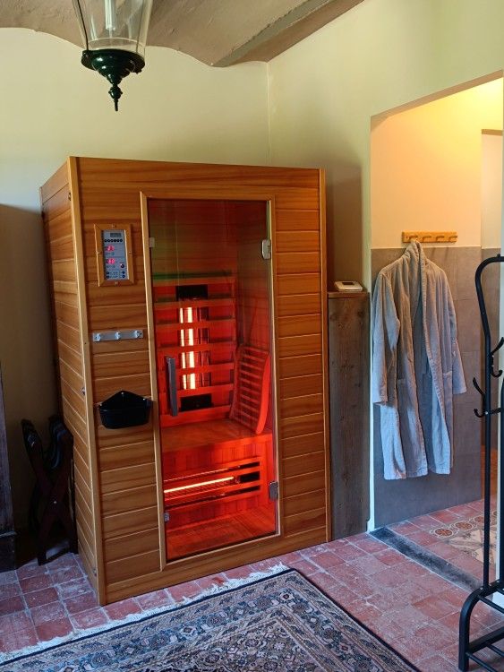Ontspan in de luxe sauna van vakantiehuis Gemael1744 in Voeren, Limburg, Belgie, ideaal voor rust en wellness.