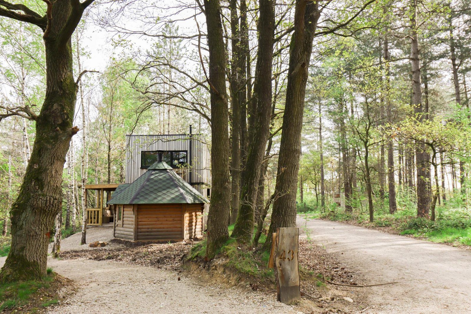 Vakantiehuis Comfort Classic in Neeroeteren, Limburg, Belgie, met knus saunahuisje en groene omgeving voor een ontspannen verblijf.