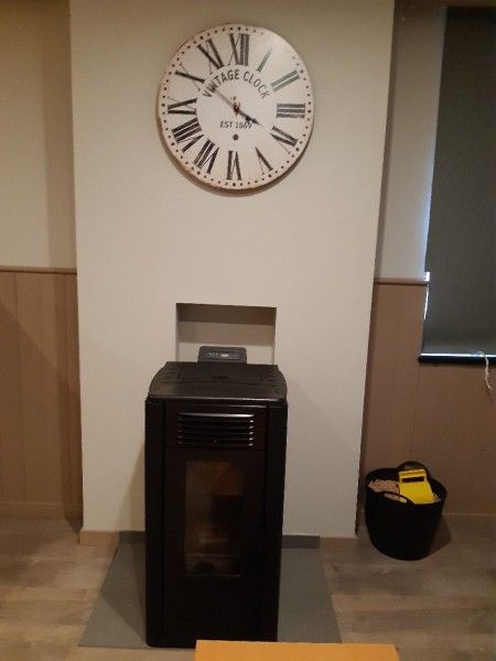 Compacte badkamer met moderne voorzieningen in Aan Maas & Grens vakantiehuis in Kinrooi, Limburg, Belgie.