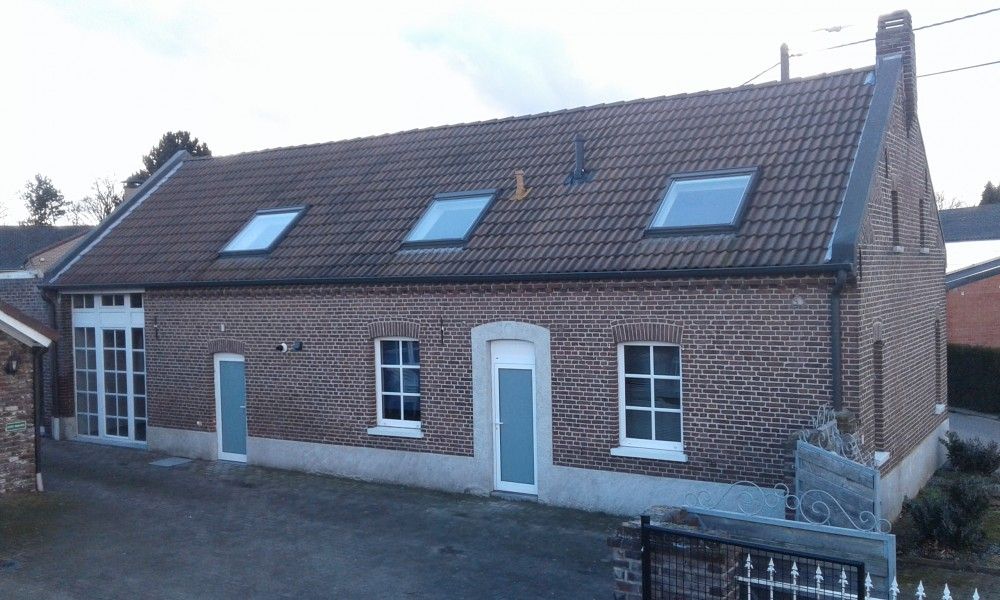 Sneeuw bedekt Aan Maas & Grens vakantiehuis en omgeving in Kinrooi, Limburg, Belgie.