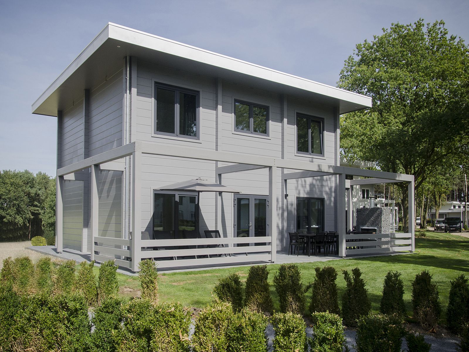 Lichte woonkamer in Mooi Zutendaal 10-persoons villa in Limburg, Belgie, met gezellige zithoek en moderne open haard.