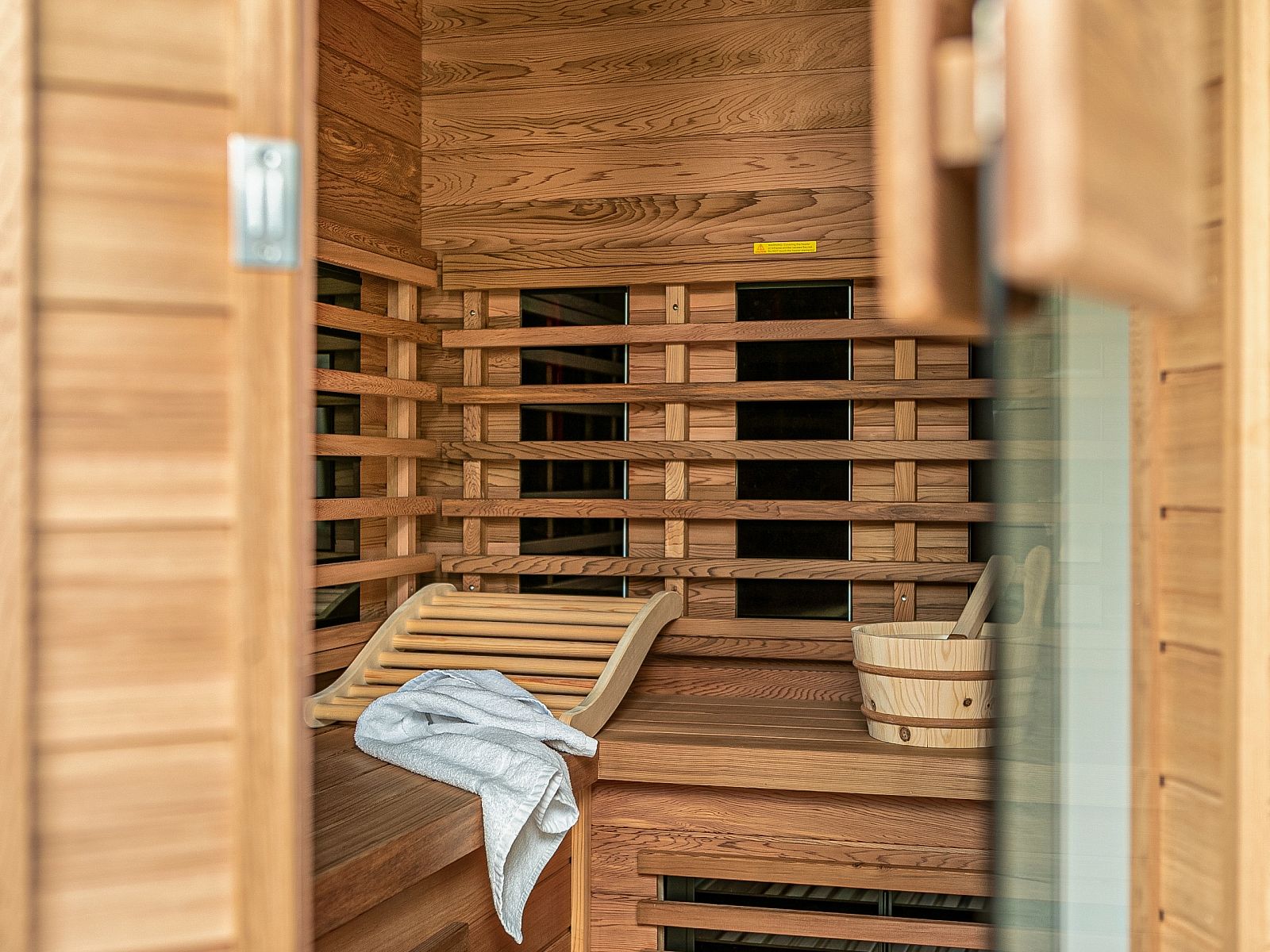 Ontspan in de luxe sauna van Mooi Zutendaal, een 6-persoons villa in Zutendaal, Limburg. Geniet van comfort en rust in Belgie.