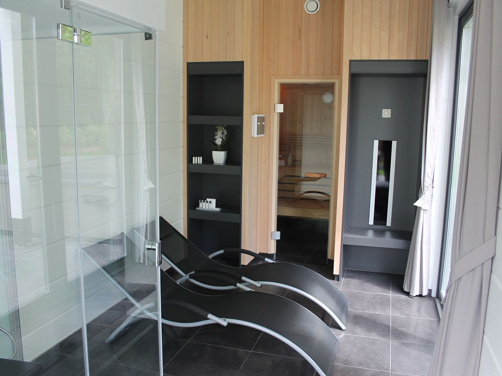 Verblijf 0547176 - Bungalow Limburg - Mooi Zutendaal | 4-persoons wellnessvilla | 4L