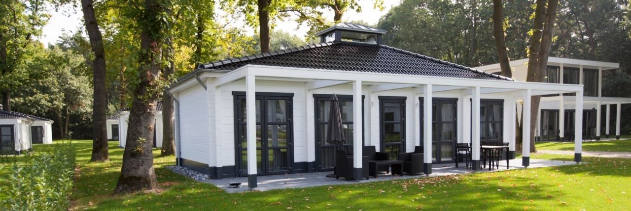 Mooi Zutendaal 4-persoons villa in Limburg, Belgie met ruime veranda en groene omgeving.