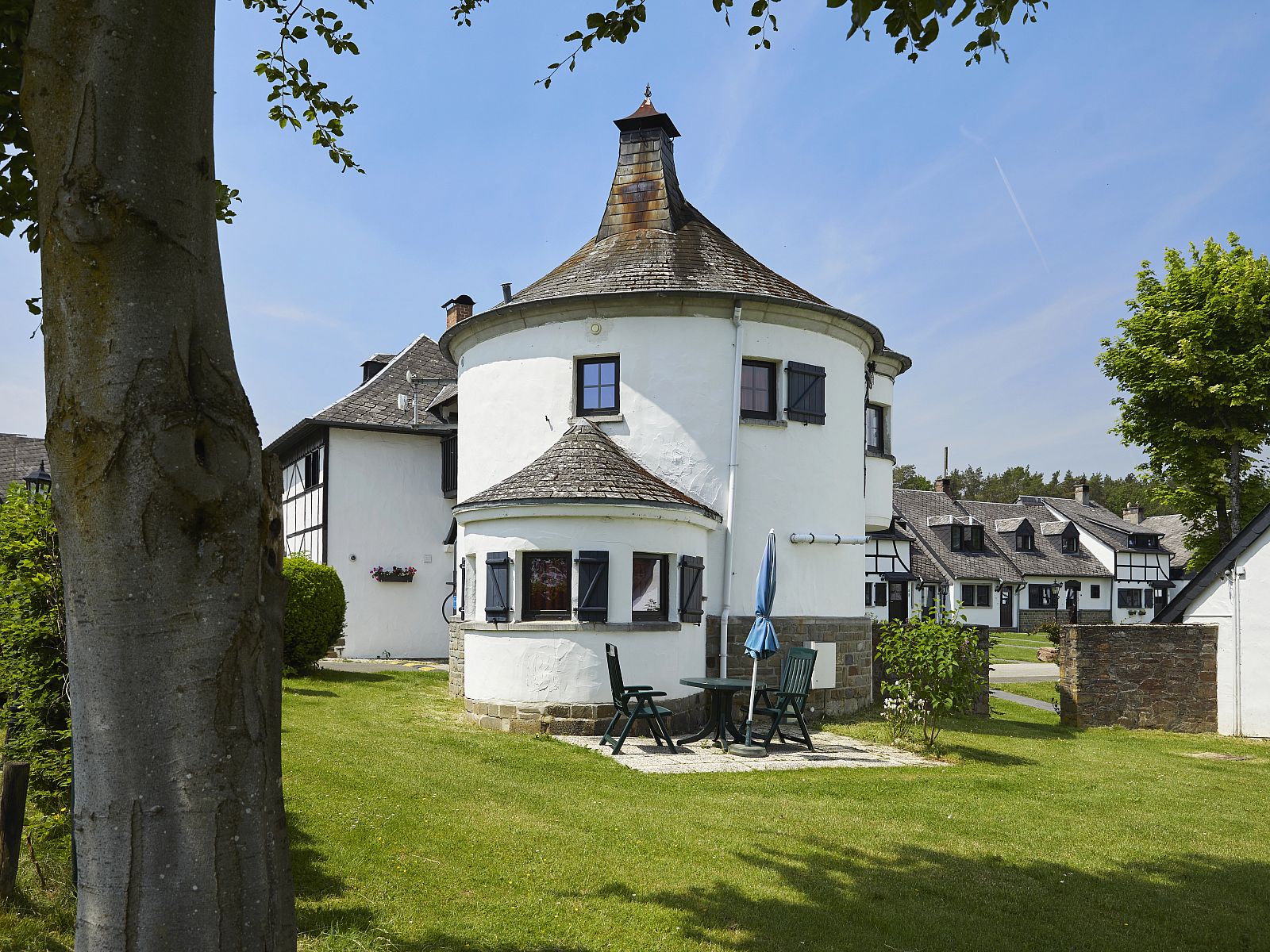 Village les Gottales | Turm fuer 2 Personen | 2AT in Trois-Ponts, Ardennen. Charmantes Ferienhaus mit Terrasse, umgeben von gruener Natur.