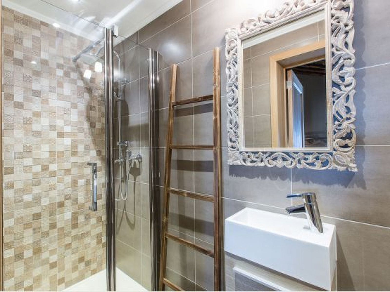 Guest house 061627 - Holiday property Liege - Vakantiehuis Villa "Marie France" Wellness 9 Personen