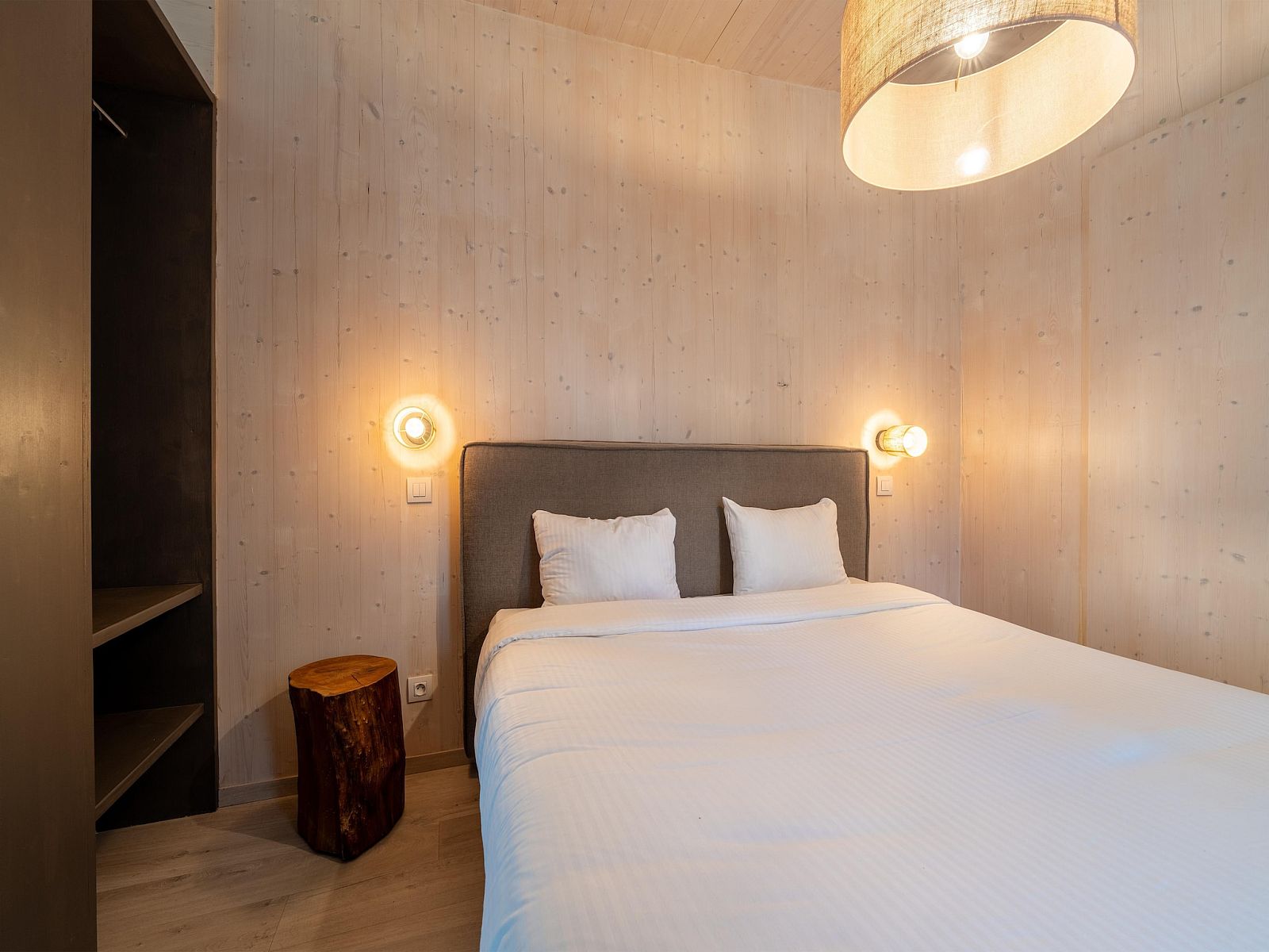 Unterkunft 07356105 - Chalet Hennegau - The Blue Lodge by YourNature