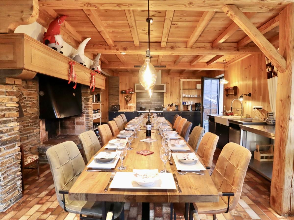 Leora Cosy cottage in Membre, Ardennes, surrounded by green nature and rustic charm, ideal for a relaxing stay.