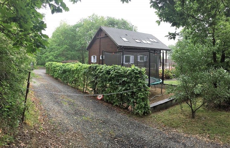 Ferienhaus in Heure, gelegen in den gruenen Ardennen, Belgien. Geniessen Sie die laendliche Umgebung und den rustikalen Charme dieses Ferienhauses.