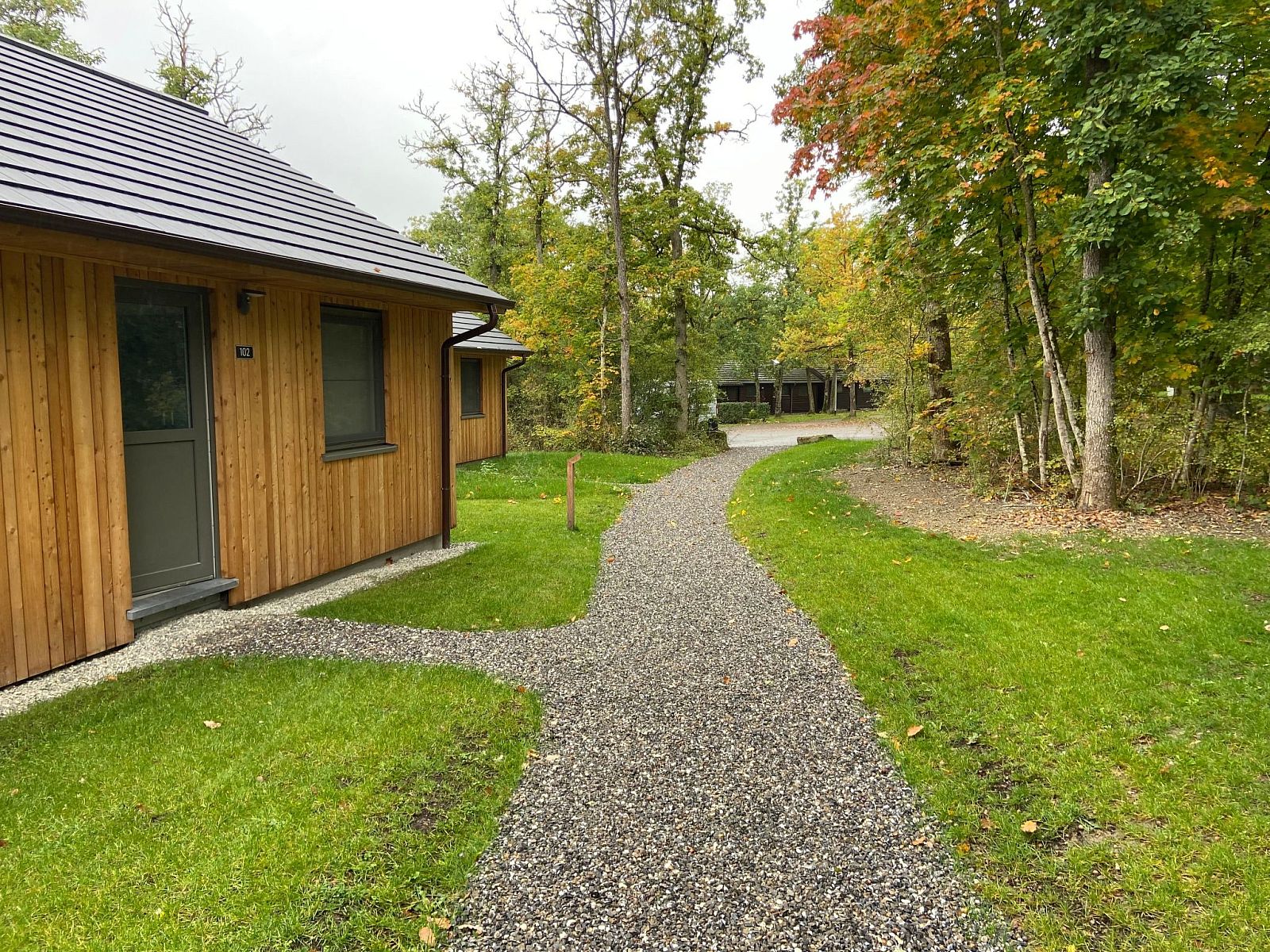 Unterkunft 084816 - Ferienhaus Namur - Vakantiehuis Modernes Chalet für 4 Personen in einem Waldpa