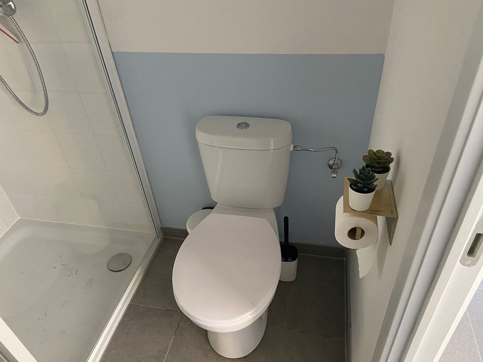 Unterkunft 084816 - Ferienhaus Namur - Vakantiehuis Modernes Chalet für 4 Personen in einem Waldpa