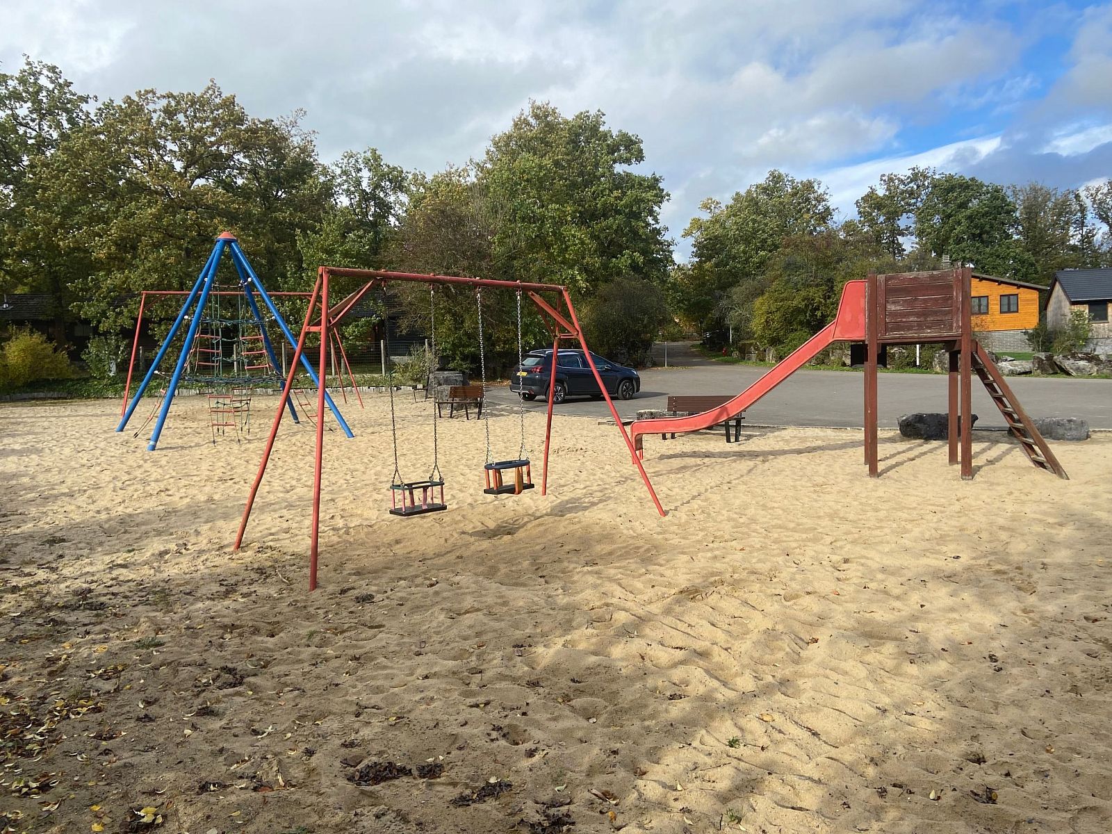 Unterkunft 084816 - Ferienhaus Namur - Vakantiehuis Modernes Chalet für 4 Personen in einem Waldpa