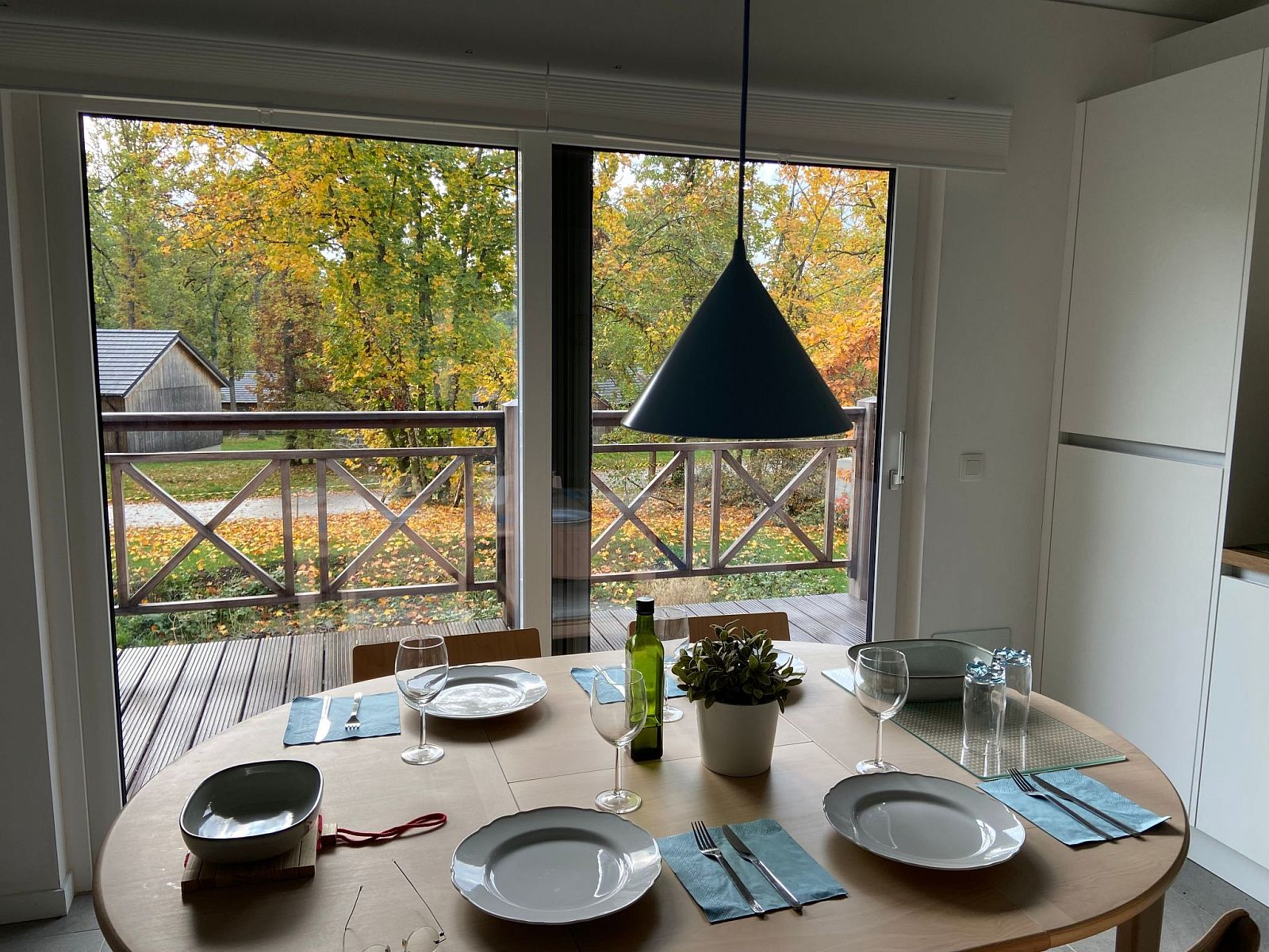 Unterkunft 084816 - Ferienhaus Namur - Vakantiehuis Modernes Chalet für 4 Personen in einem Waldpa