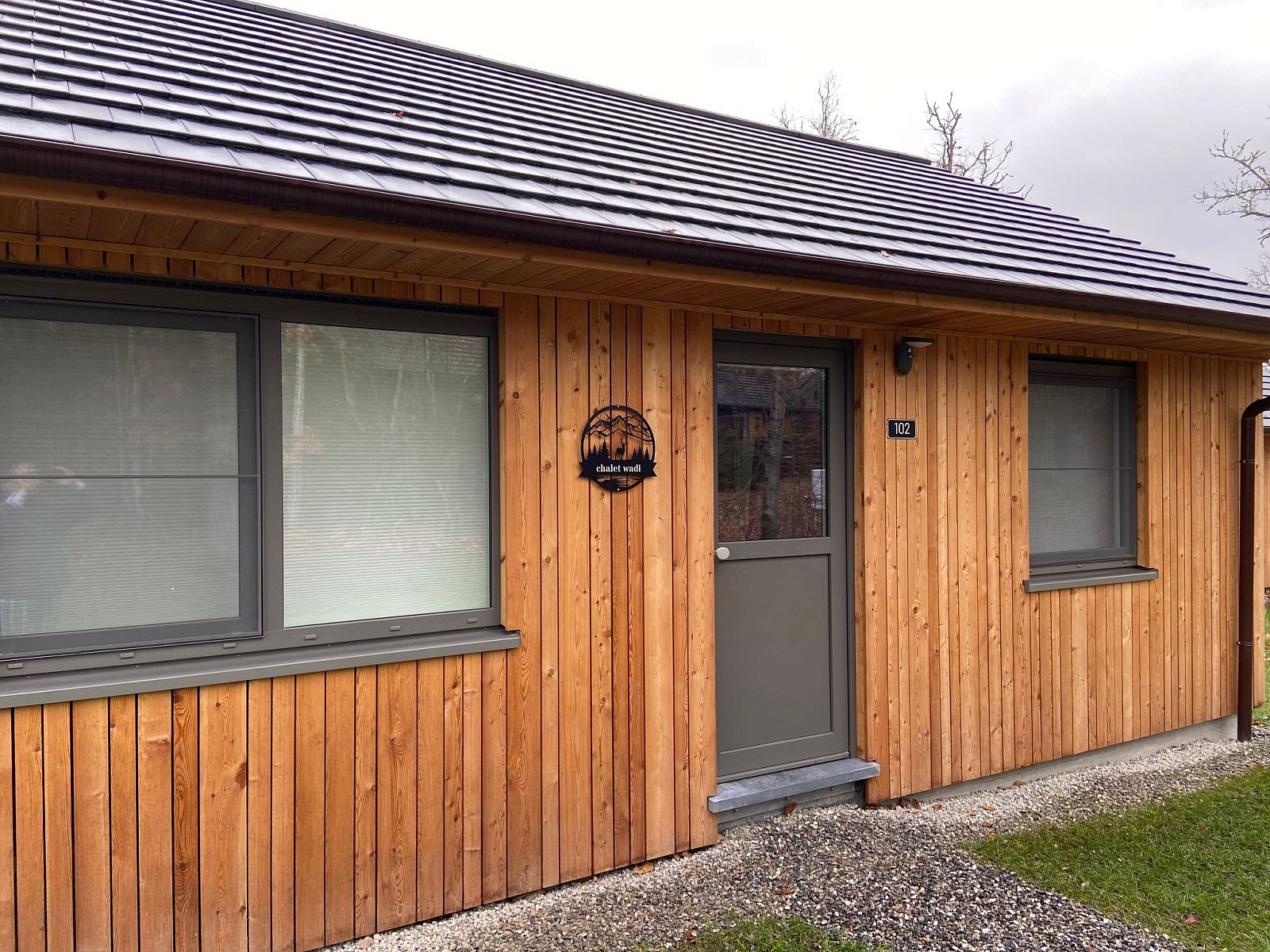 Unterkunft 084816 - Ferienhaus Namur - Vakantiehuis Modernes Chalet für 4 Personen in einem Waldpa