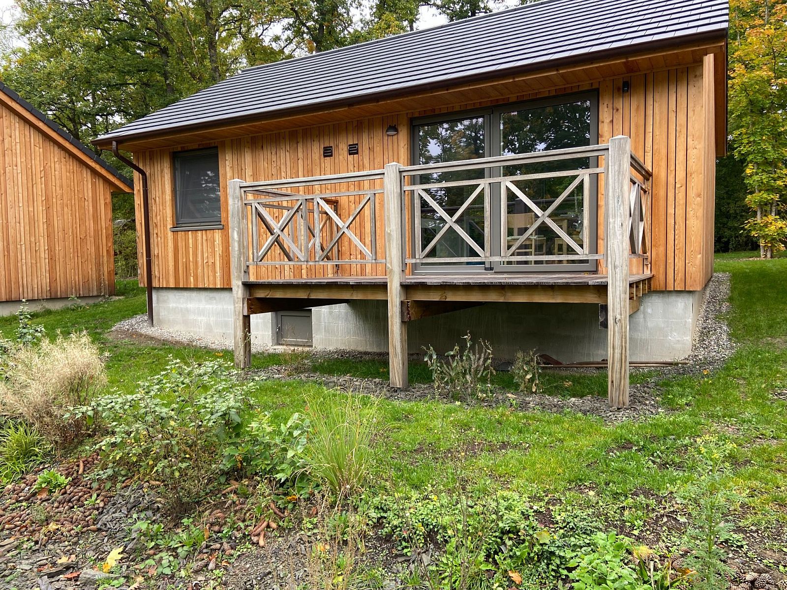 Unterkunft 084816 - Ferienhaus Namur - Vakantiehuis Modern chalet for 4 peoplle in a forest park