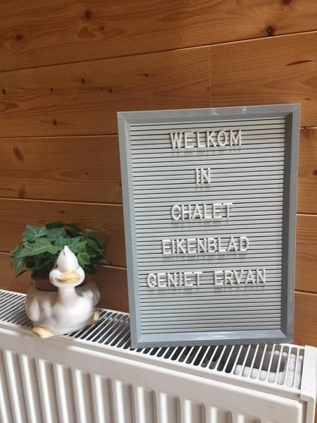 Welkomsbord in Chalet Eikenblad, uitnodigend vakantiehuis in Durbuy, Ardennen, Belgi.