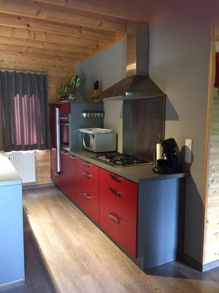 Moderne keuken van Chalet Eikenblad, volledig uitgerust vakantiehuis in Durbuy, Ardennen.