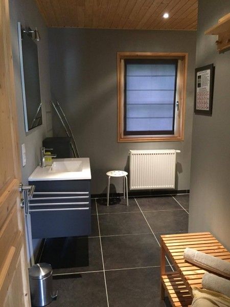 Moderne badkamer in Chalet Eikenblad, luxe vakantiehuis in Durbuy, Ardennen, Belgi.