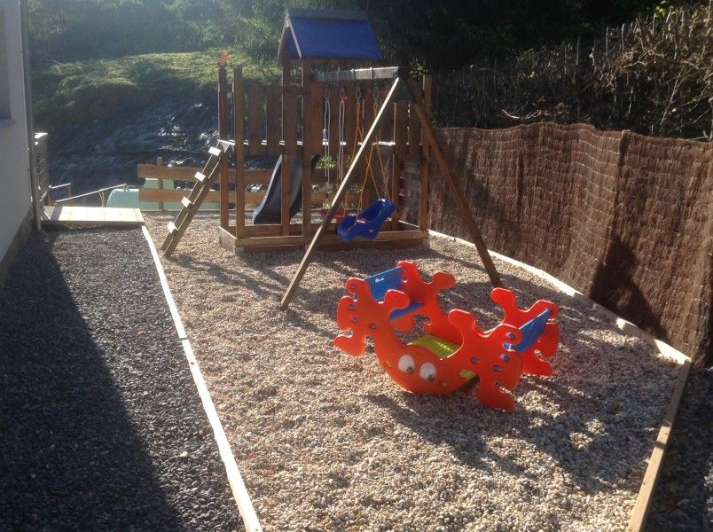 Speeltuin bij Casa Nouche vakantiehuis in Engreux, Ardennen, Belgi voor kinderen.
