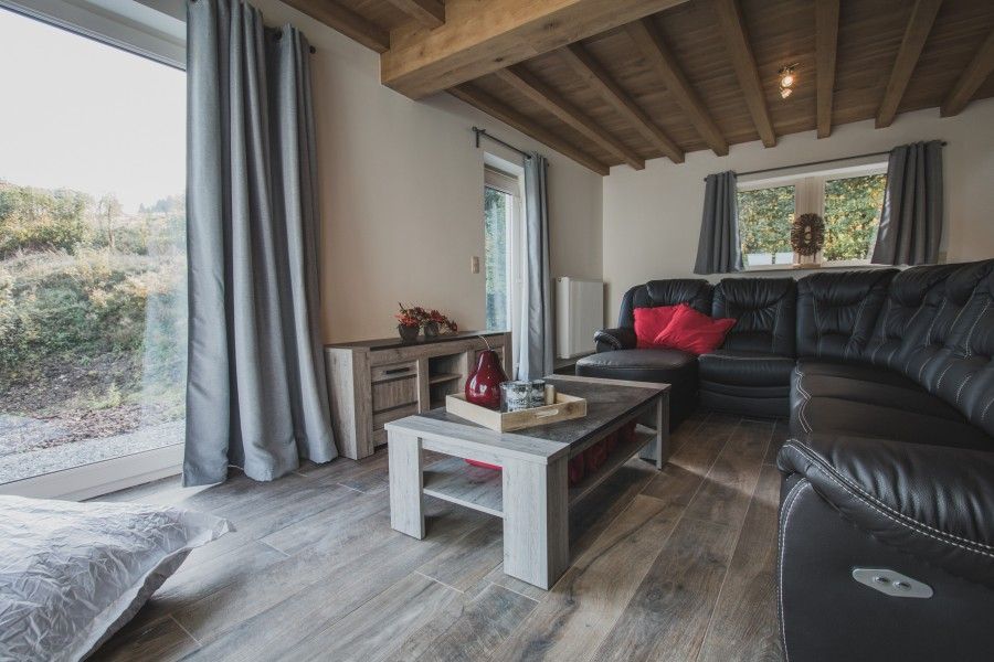 Gezellige woonkamer van Casa Nouche vakantiehuis in Engreux, Ardennen, Belgi.