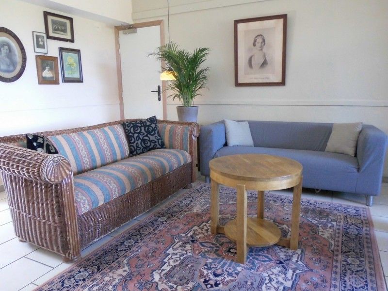 Gezellige woonkamer in La Terra vakantiehuis, Durbuy, met comfortabele banken.