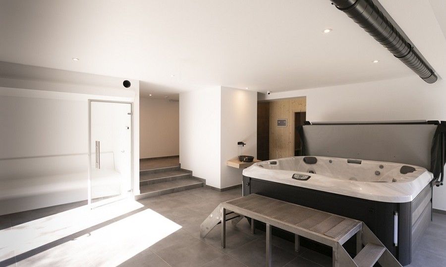 Geniet van het adembenemende uitzicht vanaf het terras van Villa Natura, een vakantiehuis in La Roche-en-Ardenne, Ardennen, Belgie.
