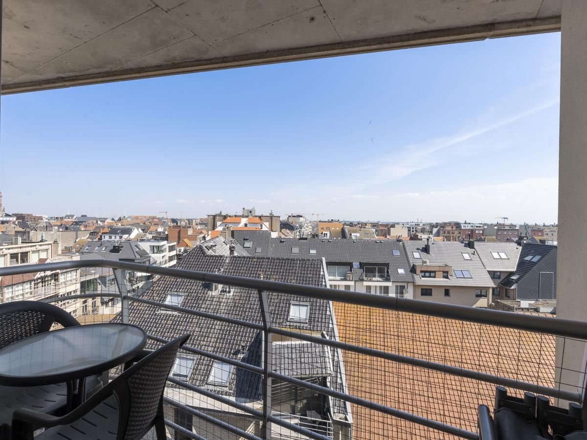 Geniet van het panoramische stadszicht vanaf het balkon van Ocean Suites - 714, een vakantiehuis in Blankenberge aan de Belgische kust.