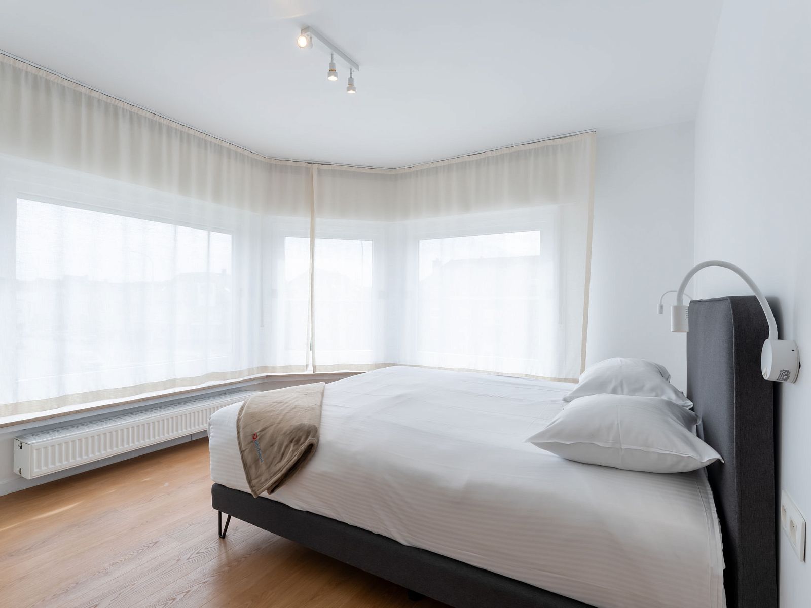 Moderne keuken in Vakantiehuis Wanderlust Belgium with parking in Blankenberge, Belgische kust, ideaal voor een comfortabel verblijf.