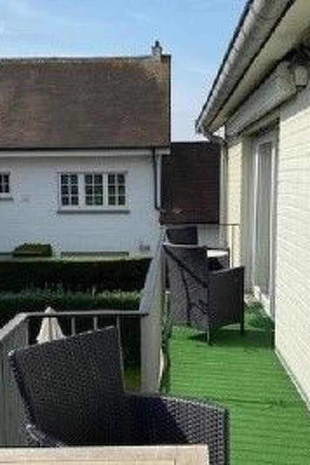 Terras van Appartement fur 4 Personen und 1 Kind in Knokke-Heist, Belgische kust, met uitzicht op de tuin en comfortabele zitjes.