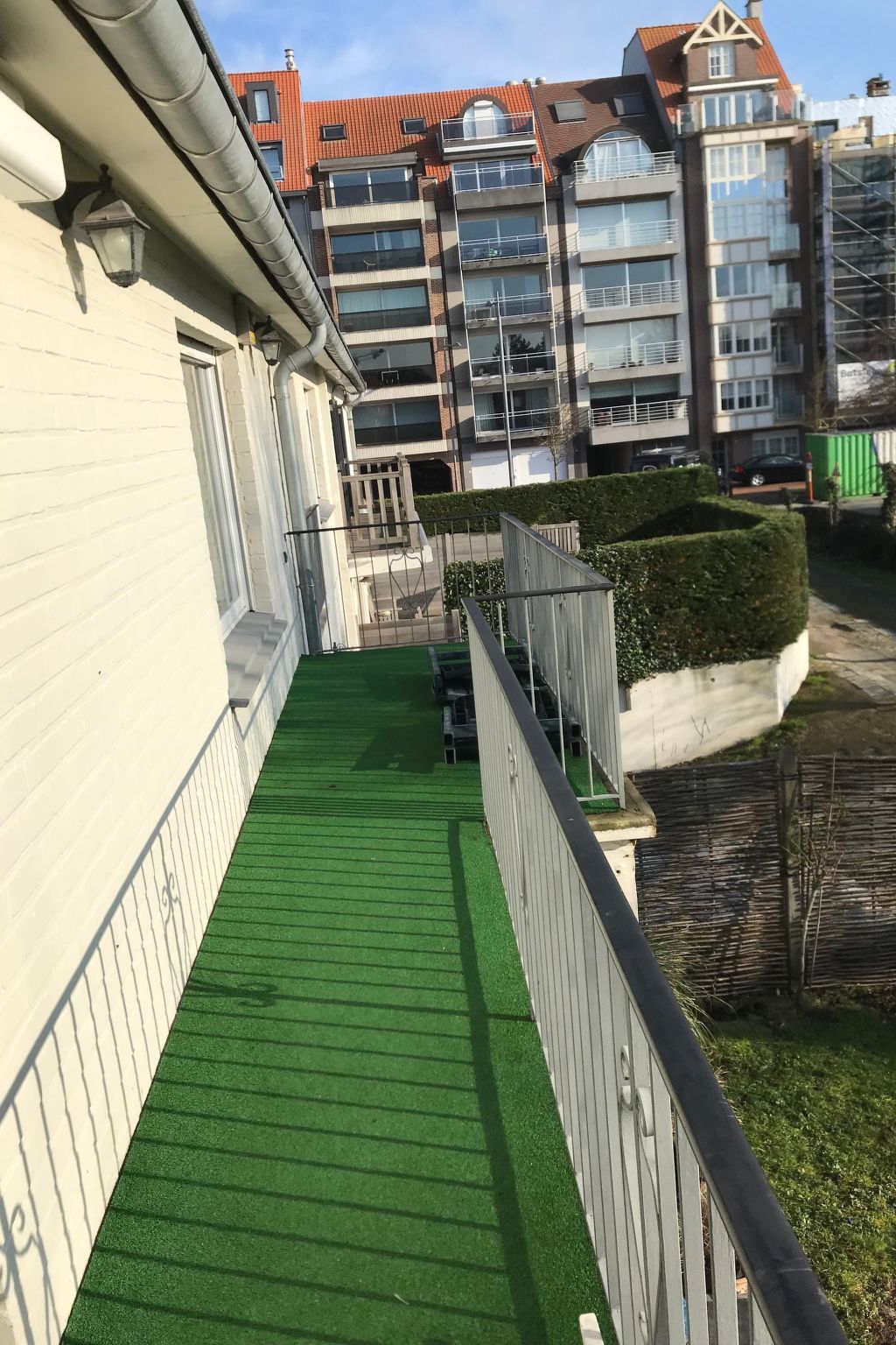 Balkon van Appartement fur 4 Personen und 1 Kind in Knokke-Heist, met uitzicht op de Belgische kust, ideaal voor ontspanning.