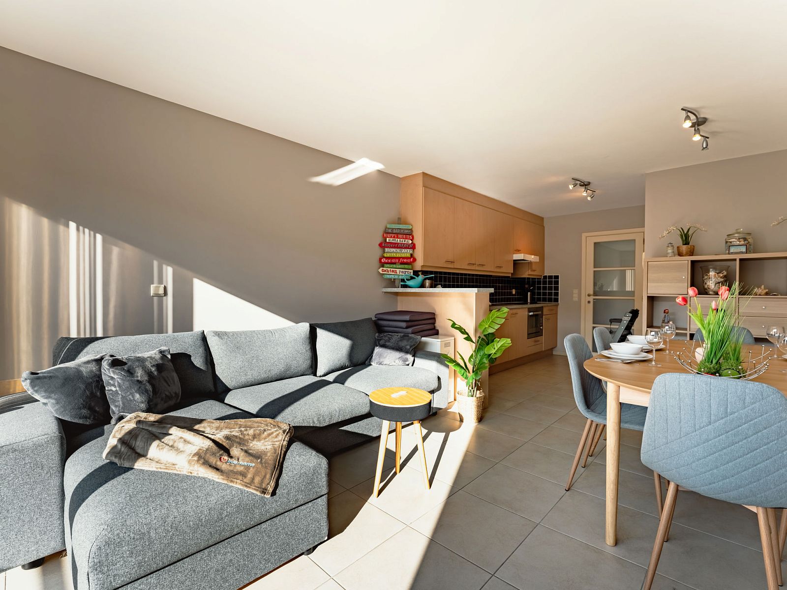 Cozy interior of the Zandloper Apartment with a balcony in Bredene, on the Belgian coast-an ideal vacation rental with a modern kitchen and sitting area.