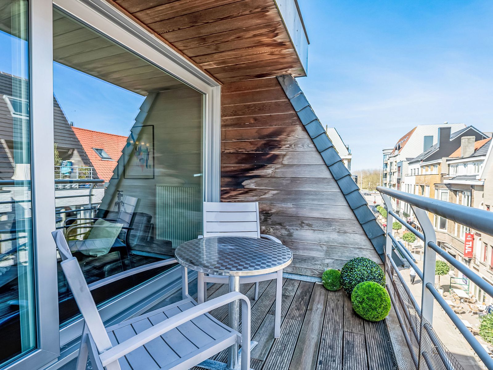 Enjoy the sunny balcony of Apartment Ter Duyne in Bredene on the Belgian coast, ideal for relaxing with views of the surroundings.