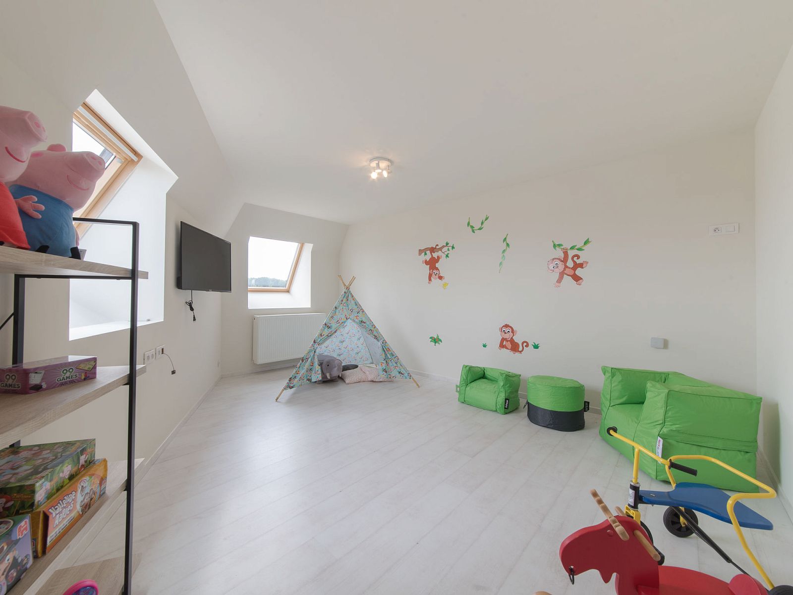 Playroom in Apartment Alaska Beach in Bredene, Belgian coast. Cozy room with play equipment and child-friendly furnishings.