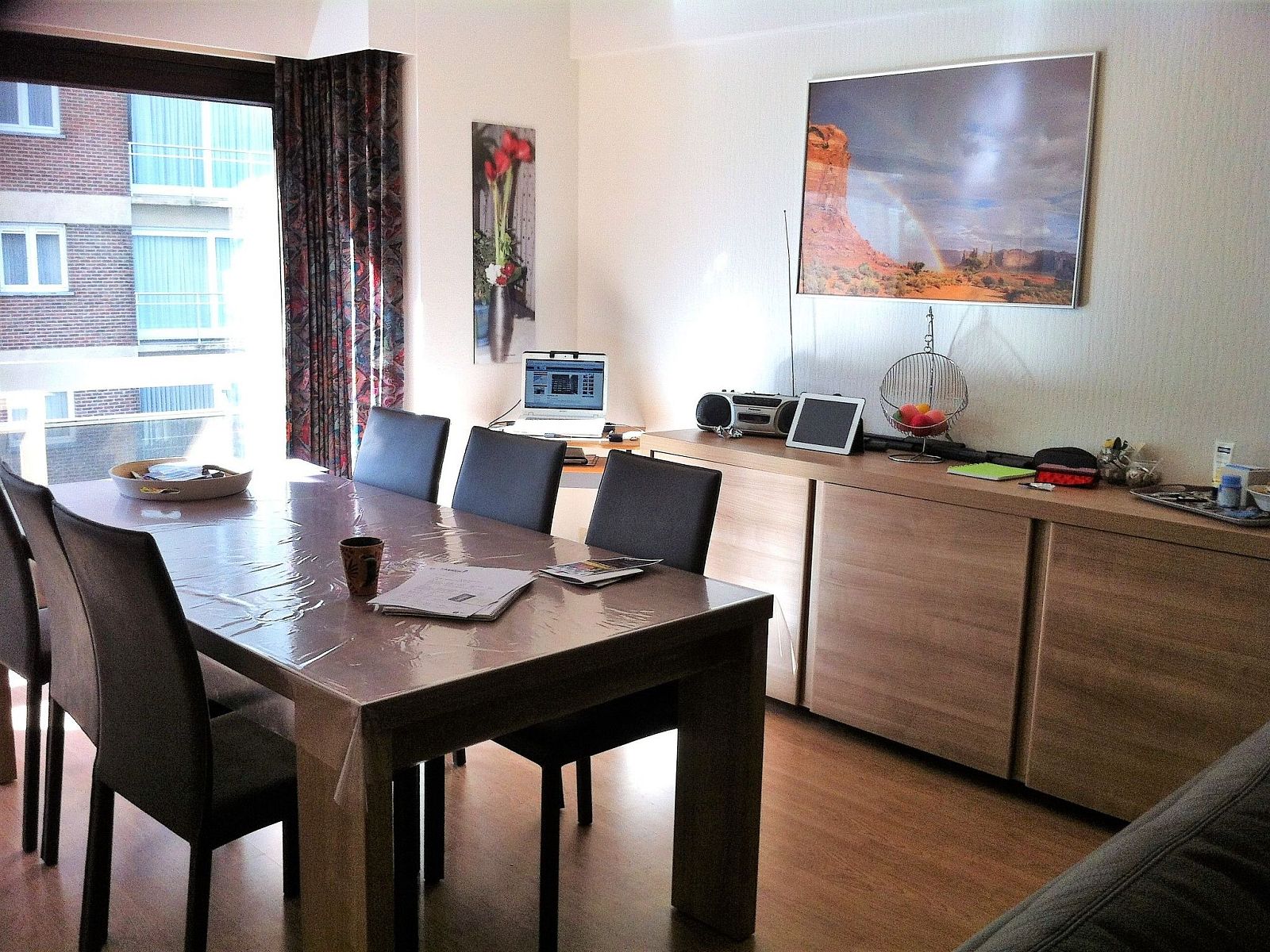 Enjoy the coastal atmosphere at Appartement Wohnung "Wie zu Hause" in Middelkerke, Belgium, overlooking the beach and sea.