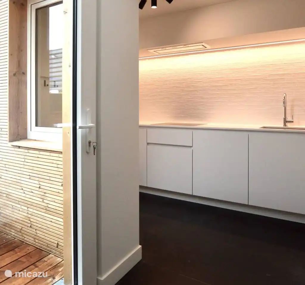 't Silte Apartment with a terrace in Middelkerke offers a modern kitchen on the Belgian coast for a comfortable vacation.