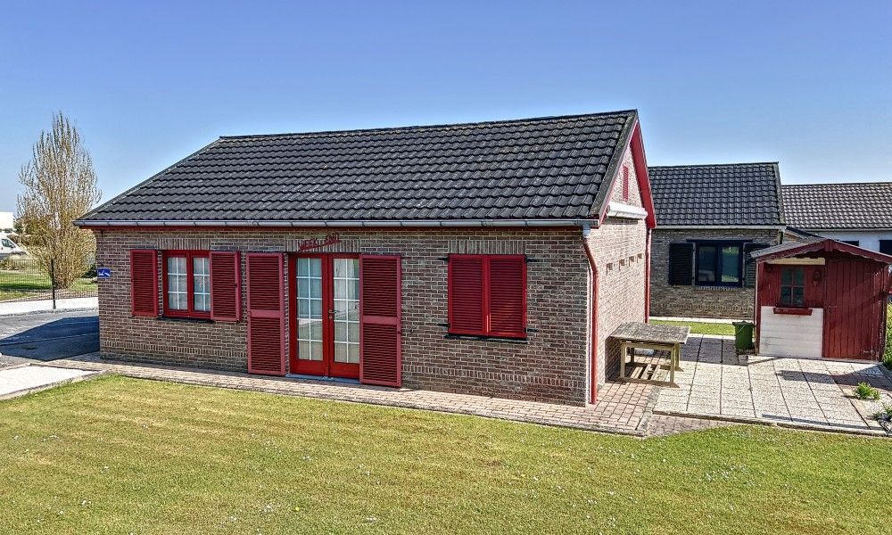 Red Sea vakantiehuis te Middelkerke met charmante bakstenen gevel en terras aan de Belgische kust.