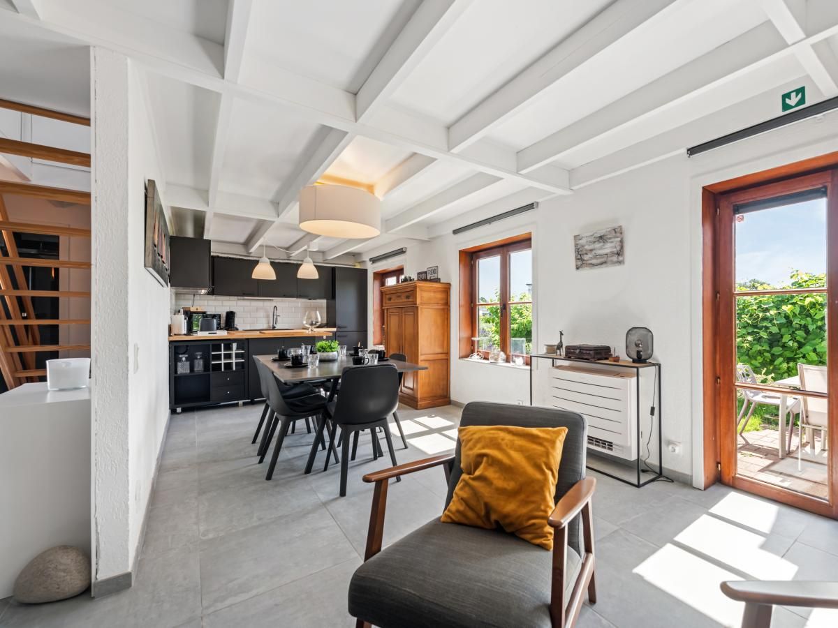 Verfrissend zwembad bij vakantiehuis Nieuwendamme 008 in Nieuwpoort, Belgische kust, ideaal voor ontspanning en plezier in de buitenlucht.