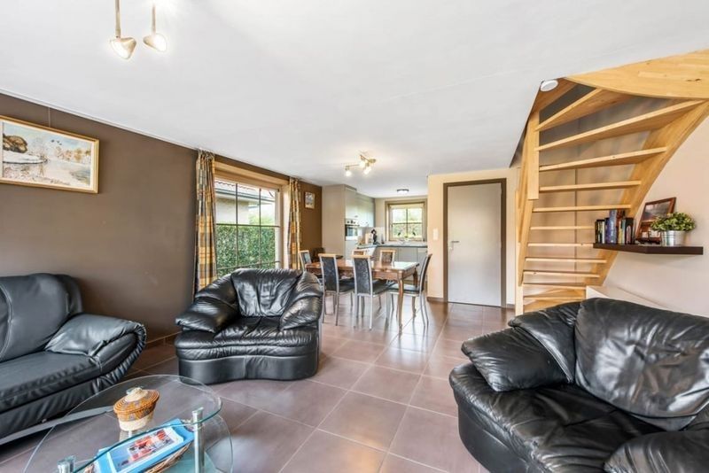 Gemtliches Wohnzimmer des Ferienhauses PAPAVER - LD 384744 in Adinkerke, De Panne, belgische Kste, mit bequemer Sitzecke und moderner Kche.