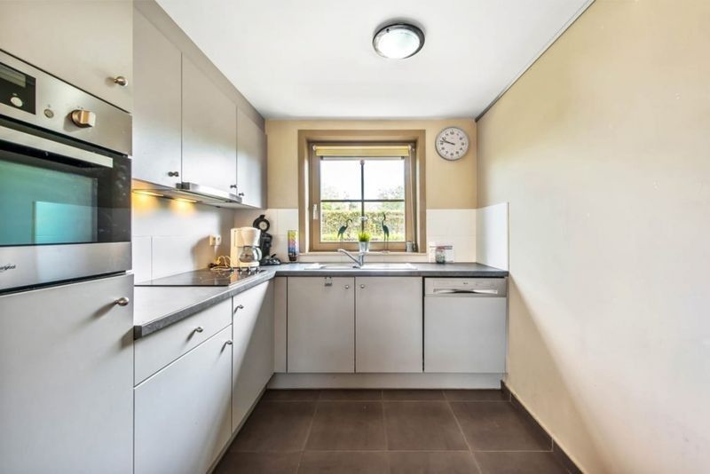 Moderne Kche im Ferienhaus PAPAVER - LD 384744 in Adinkerke, Belgische Kste. Genieen Sie Komfort und Funktionalitt whrend Ihres Aufenthalts.