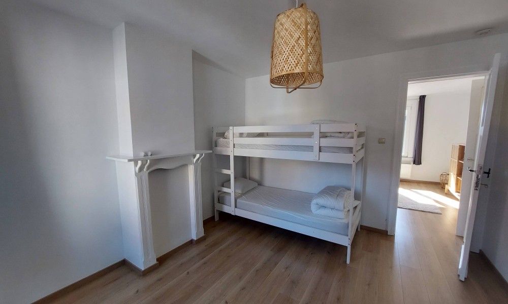 Gemuetliches Schlafzimmer mit Etagenbett im Ferienhaus "De Zji" in De Panne an der belgischen Kueste. Perfekt fuer einen entspannten Familienurlaub.