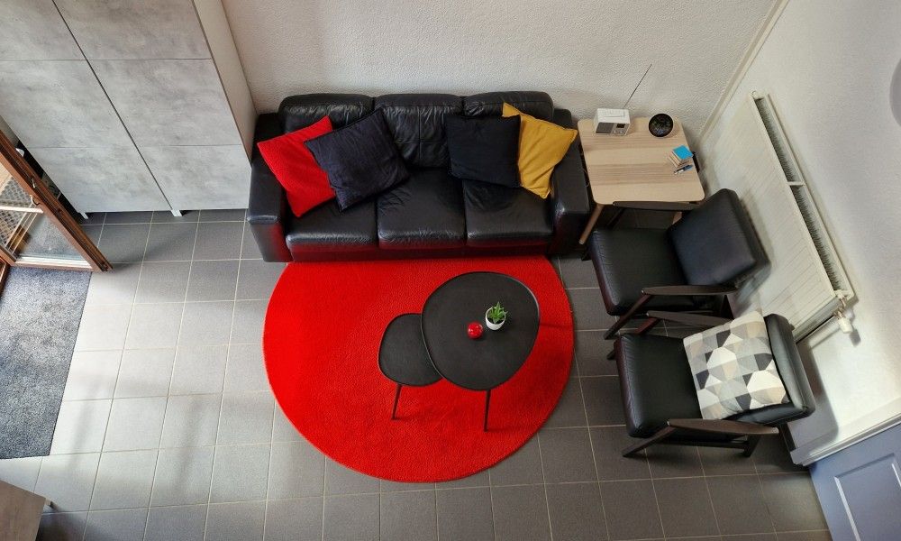 Vissershuisje 89 in Wenduine, overzicht van knusse woonkamer in vakantiehuis aan de Belgische kust.