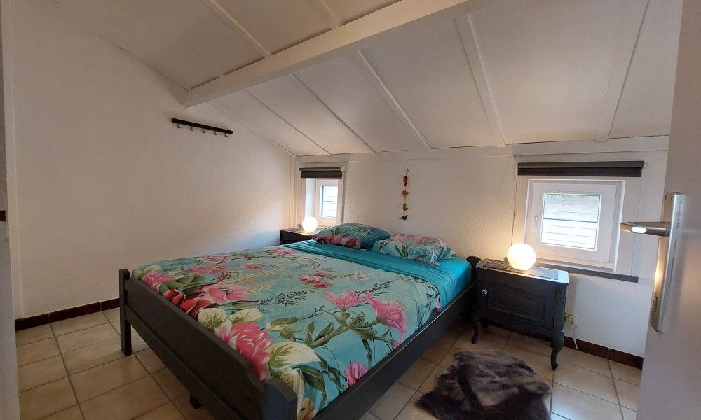 Schlafzimmer mit Doppelbett in Duinendaele 272, Adinkerke, De Panne, Belgische Kueste.