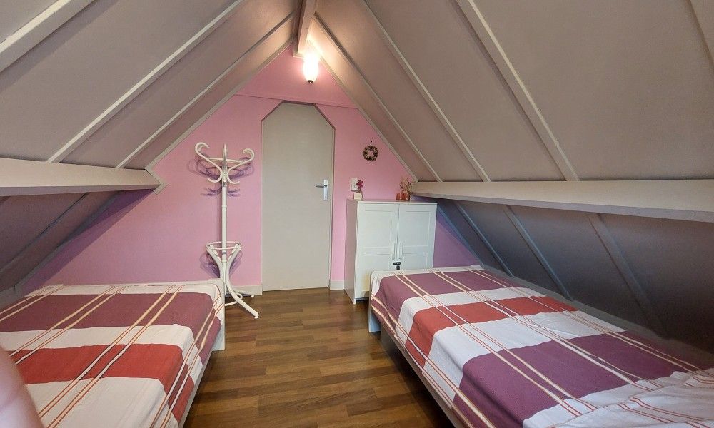 Gemuetliches Mansardenzimmer im Ferienhaus Duinendaele 272, Adinkerke, De Panne, belgische Kueste.