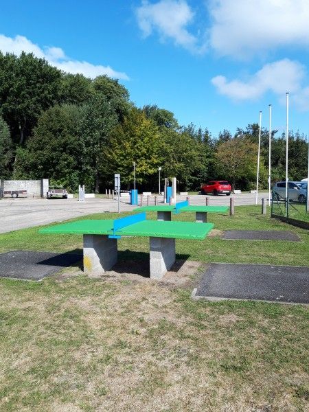 Tischtennisplatte in Duinendaele 272, Adinkerke, De Panne, belgische Kueste.