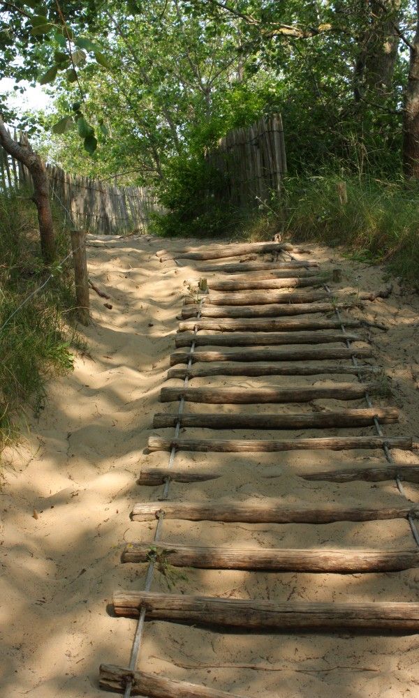 Sandweg zum Strand in Duinendaele 272, Adinkerke, De Panne, belgische Kueste.