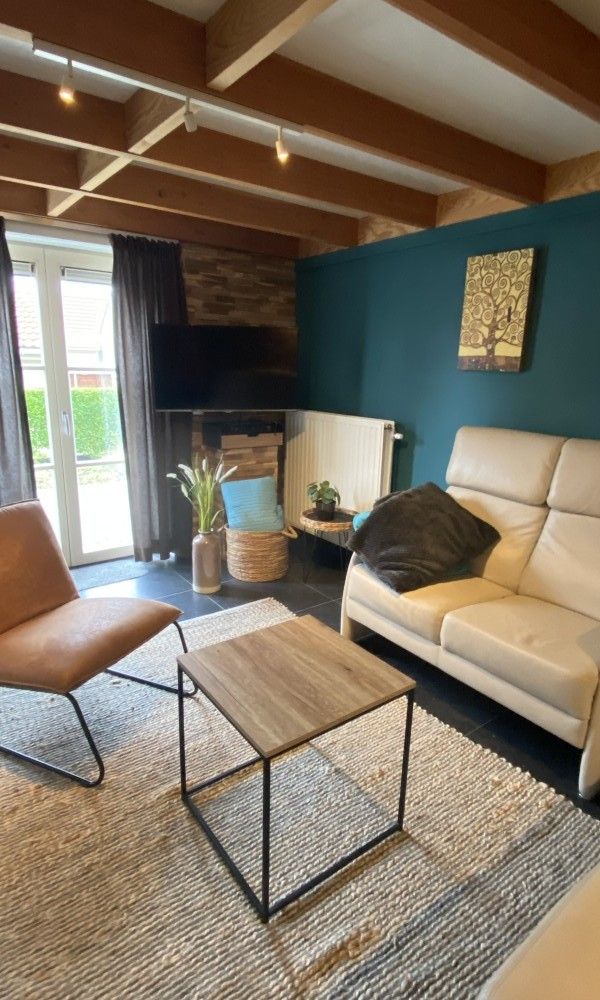 Helles Wohnzimmer mit modernen Moebeln in Cottage 13 Dune Golf, Oostduinkerke, Belgische Kueste, Ferienhaus.