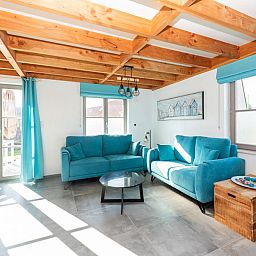 Sfeervolle slaapkamer in vakantiehuis Westhinder I H12, Koksijde, West-Vlaanderen, met comfortabel bed en natuurlijke lichtinval.