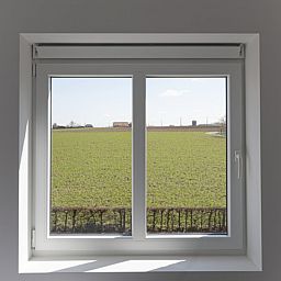 Von 't hov in Passendale hat man einen Blick auf weite gruene Felder und ruhige Landschaften.