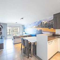 Modernes Wohnzimmer von Kingston I - 0701 park 3, Ferienhaus in Middelkerke, Westflandern mit Stranddekor und geraeumiger Einrichtung.
