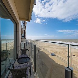 Geniessen Sie den atemberaubenden Meerblick vom Balkon des Ferienhauses "Emperador - 0401" in Middelkerke, Westflandern.